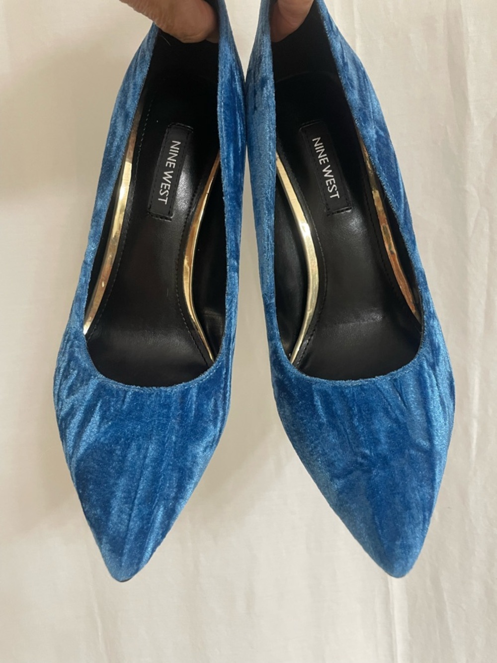 NEW-RARE-RETIRED- Nine West Tatiana Electric Blue soft crushed Velvet heels.